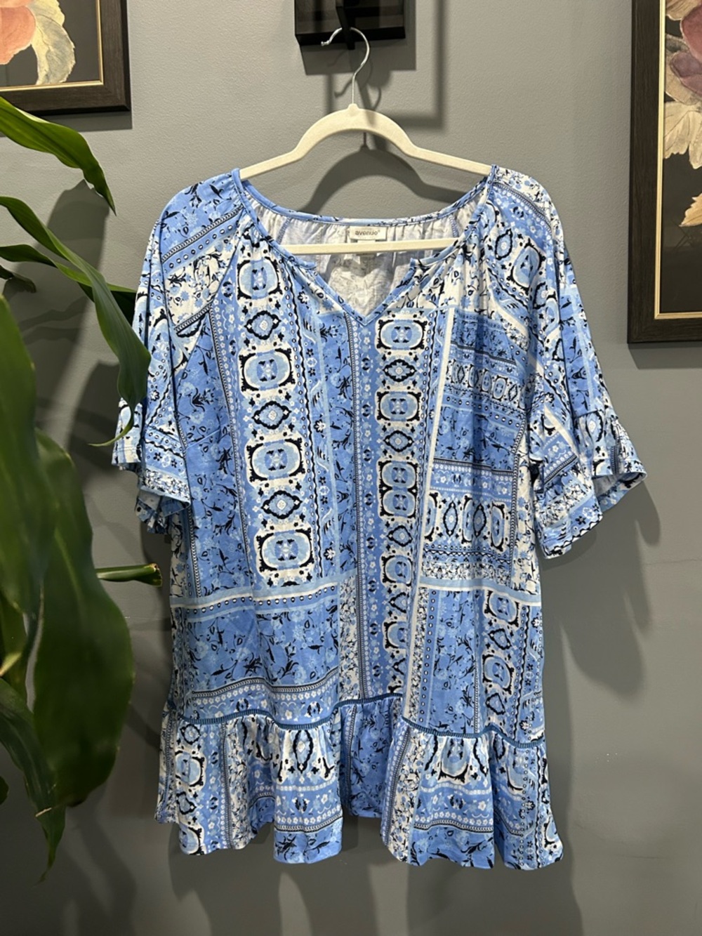 Avenue Light Blue Patterned V-Neck Women’s Top Plus Sizs 20